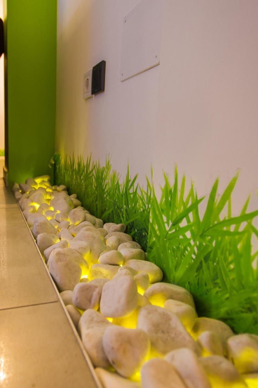 Apartment Plaza ----Wallbox 11Kw 16A ----- Private Spa- Jacuzzi, Infrared Sauna, Luxury Massage Chair, Parking, Entry With Pin 0 - 24H, Free Cancellation 24 Hours Before Check In Σλαβόνσκι Μπροντ Εξωτερικό φωτογραφία
