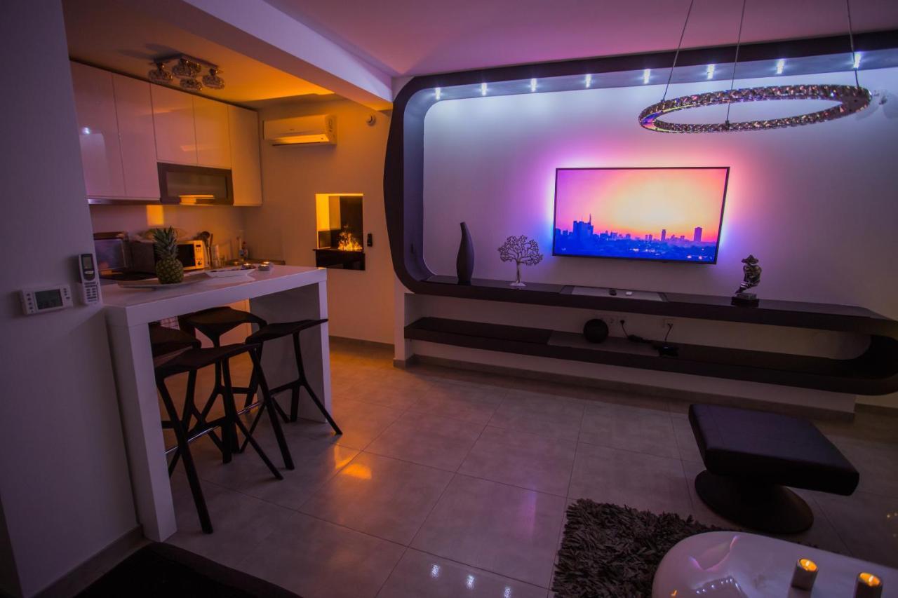 Apartment Plaza ----Wallbox 11Kw 16A ----- Private Spa- Jacuzzi, Infrared Sauna, Luxury Massage Chair, Parking, Entry With Pin 0 - 24H, Free Cancellation 24 Hours Before Check In Σλαβόνσκι Μπροντ Εξωτερικό φωτογραφία