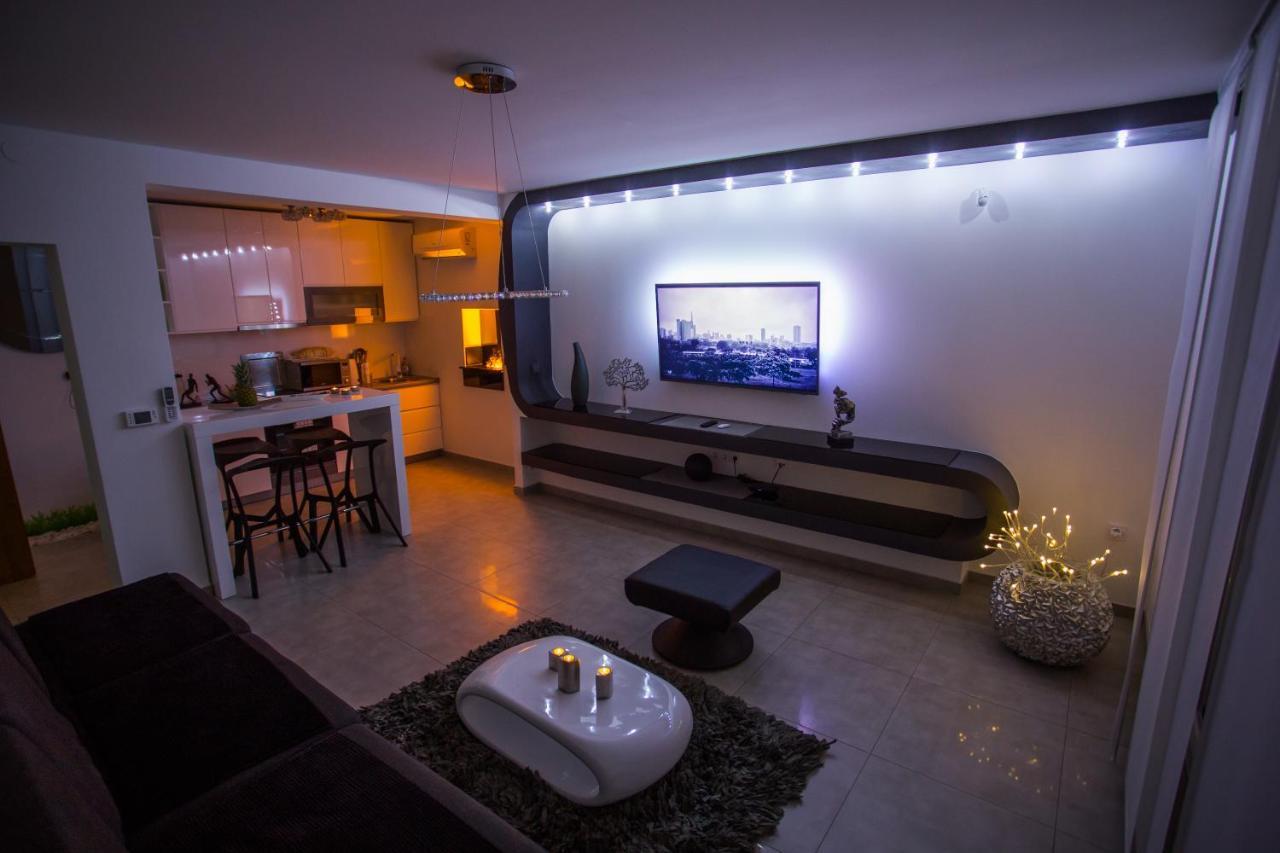 Apartment Plaza ----Wallbox 11Kw 16A ----- Private Spa- Jacuzzi, Infrared Sauna, Luxury Massage Chair, Parking, Entry With Pin 0 - 24H, Free Cancellation 24 Hours Before Check In Σλαβόνσκι Μπροντ Εξωτερικό φωτογραφία