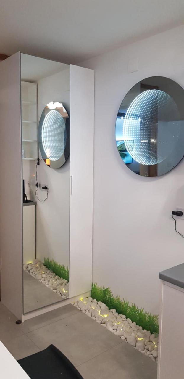 Apartment Plaza ----Wallbox 11Kw 16A ----- Private Spa- Jacuzzi, Infrared Sauna, Luxury Massage Chair, Parking, Entry With Pin 0 - 24H, Free Cancellation 24 Hours Before Check In Σλαβόνσκι Μπροντ Εξωτερικό φωτογραφία