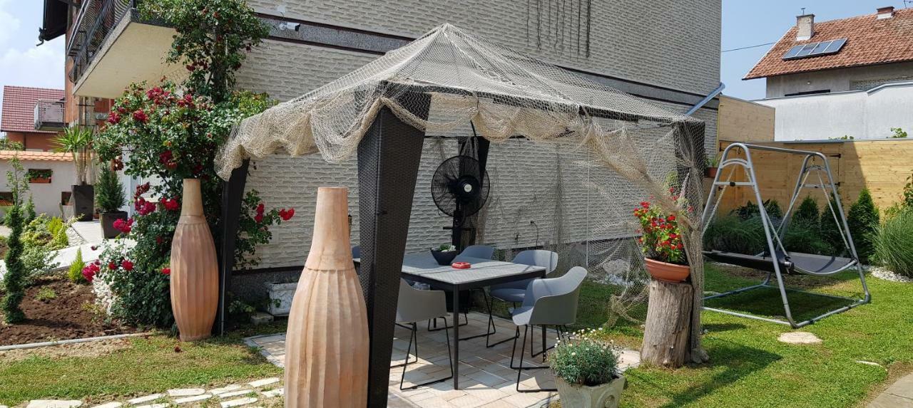 Apartment Plaza ----Wallbox 11Kw 16A ----- Private Spa- Jacuzzi, Infrared Sauna, Luxury Massage Chair, Parking, Entry With Pin 0 - 24H, Free Cancellation 24 Hours Before Check In Σλαβόνσκι Μπροντ Εξωτερικό φωτογραφία