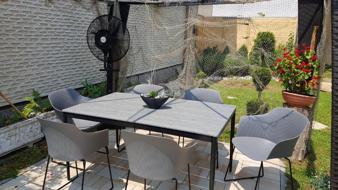 Apartment Plaza ----Wallbox 11Kw 16A ----- Private Spa- Jacuzzi, Infrared Sauna, Luxury Massage Chair, Parking, Entry With Pin 0 - 24H, Free Cancellation 24 Hours Before Check In Σλαβόνσκι Μπροντ Εξωτερικό φωτογραφία